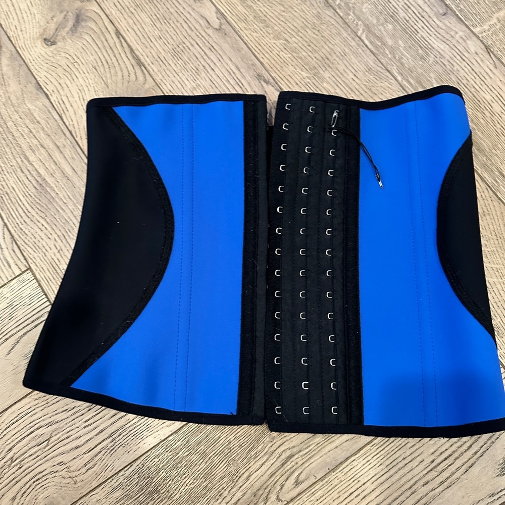 HOURGLASS. Size M. WAIST CINCHER